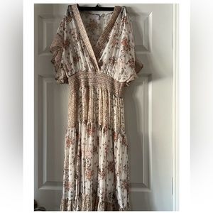 Q + A Los Angeles maxi dress
Boho style